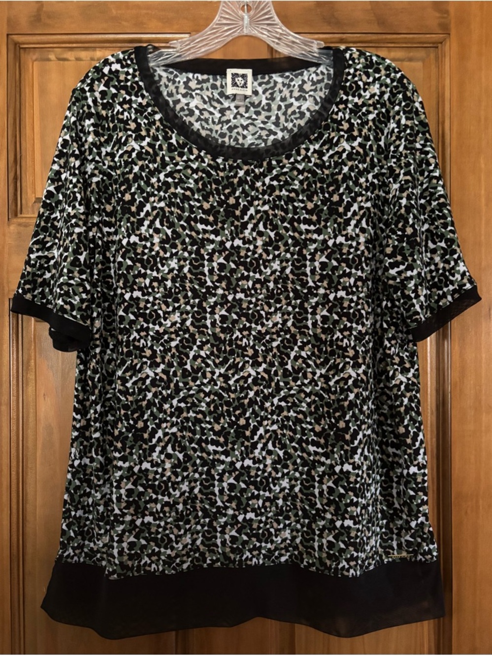 NWOT Anne Klein Black, White & Olive Abstract Print Short-Sleeve Scoop Neck Tee